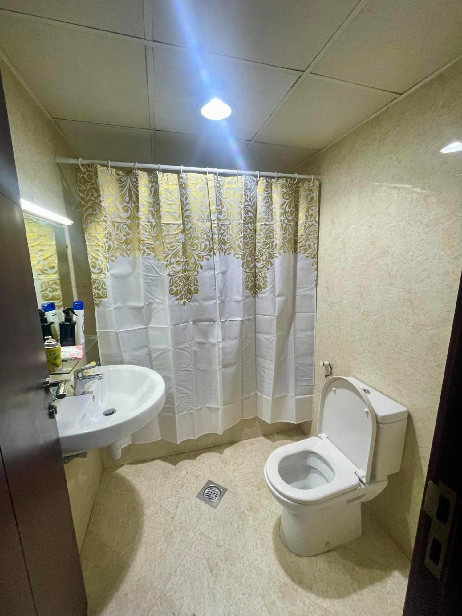One Cozy Available Metro Train Walkable