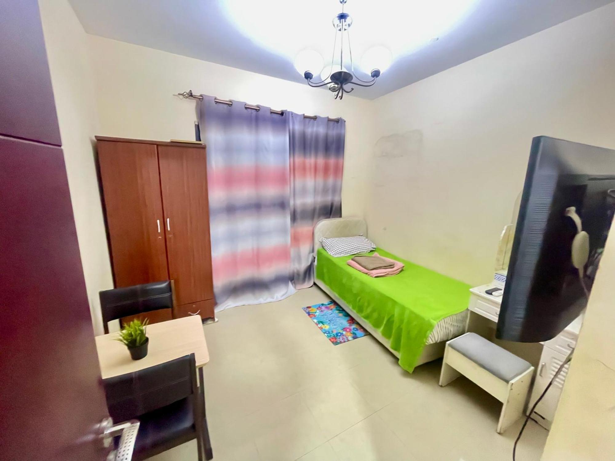 Apartment One Cozy Available Metro Train Walkable Dubai