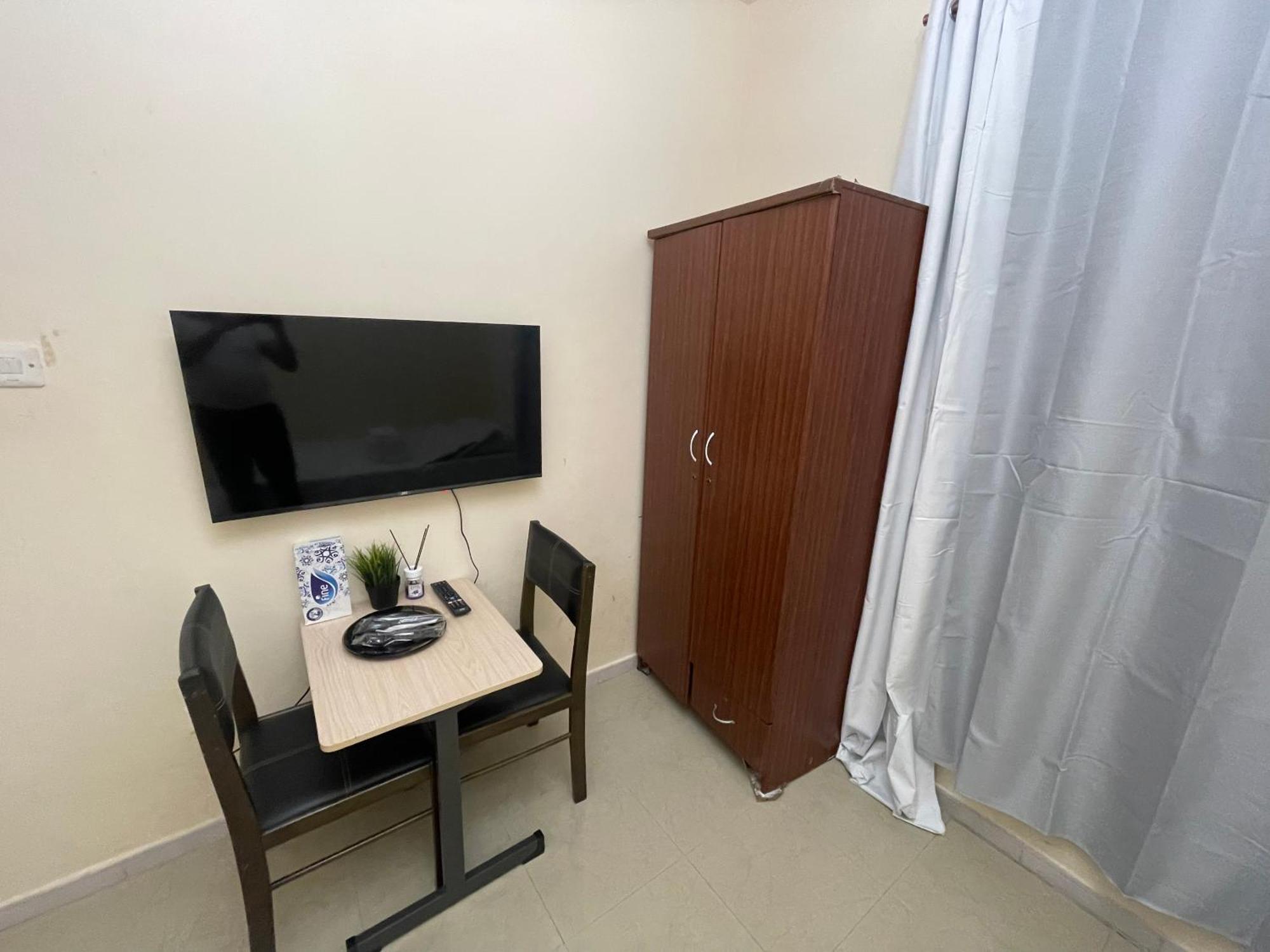 One Cozy Available Metro Train Walkable
